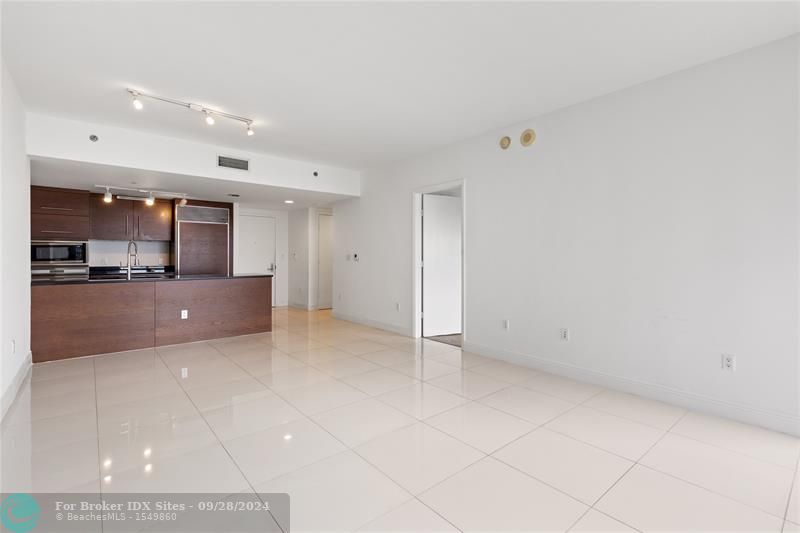 Image 15 of 42 For 465 Brickell Ave  2706