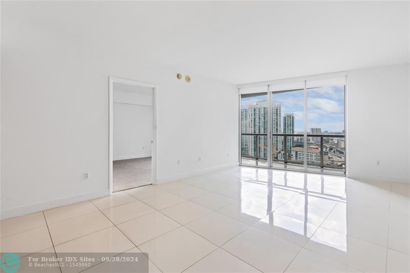 Image 18 of 42 For 465 Brickell Ave  2706