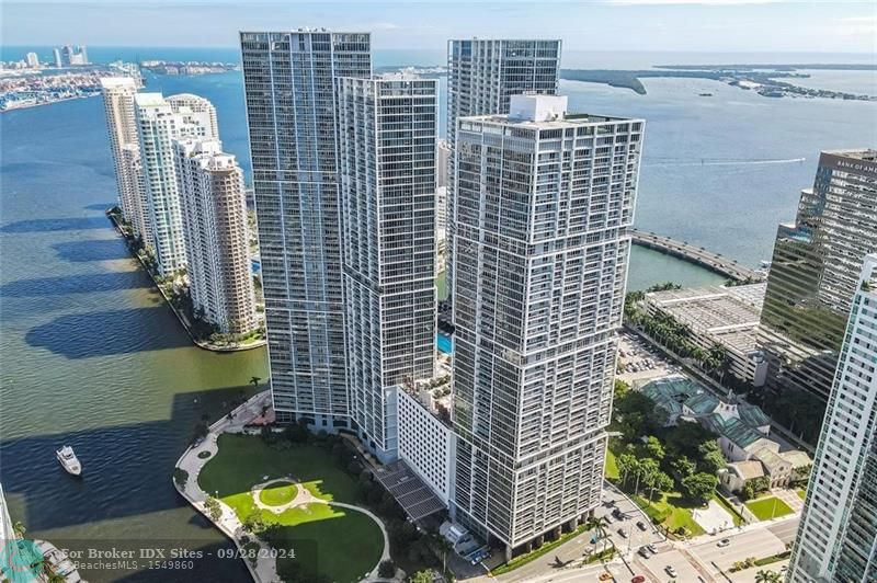 Image 32 of 42 For 465 Brickell Ave  2706