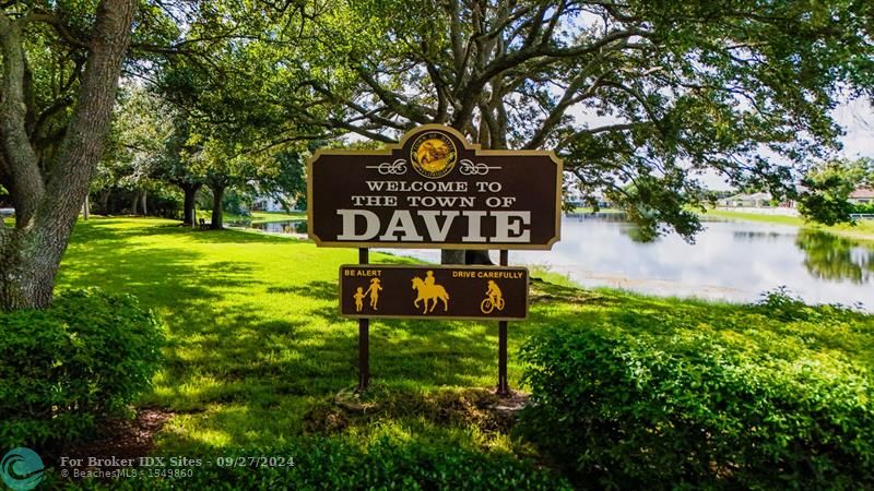 Details for 5001 Hawkes Bluff Ave, Davie, FL 33331