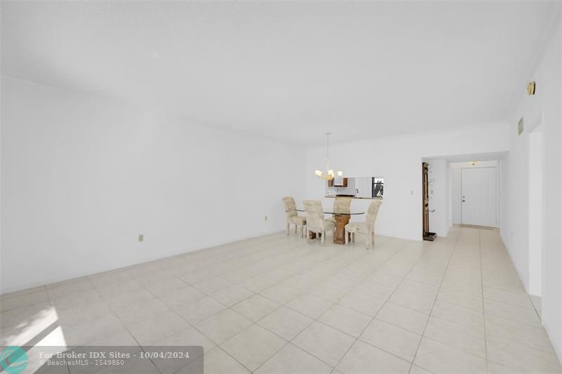 Image 14 of 38 For 6670 Villa Sonrisa Dr  211