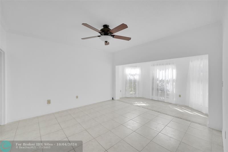 Image 15 of 38 For 6670 Villa Sonrisa Dr  211