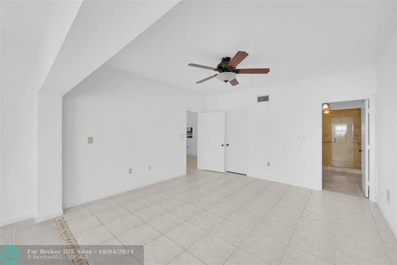 Image 17 of 38 For 6670 Villa Sonrisa Dr  211