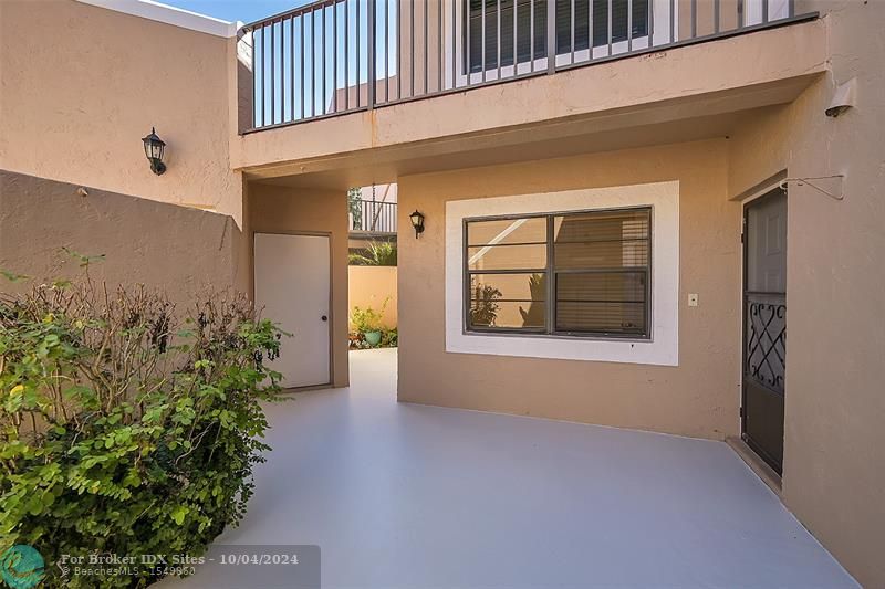 Image 4 of 38 For 6670 Villa Sonrisa Dr  211