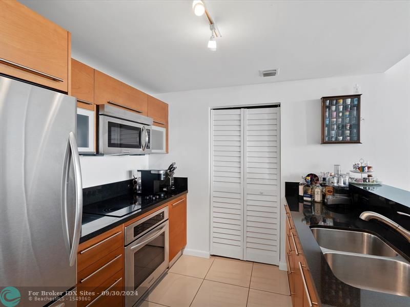 Image 13 of 47 For 244 Biscayne Blvd  701