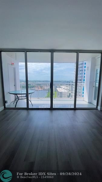 Image 11 of 58 For 18071 Biscayne Blvd  1201