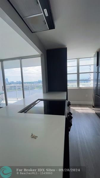 Image 26 of 58 For 18071 Biscayne Blvd  1201