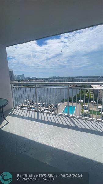 Image 30 of 58 For 18071 Biscayne Blvd  1201