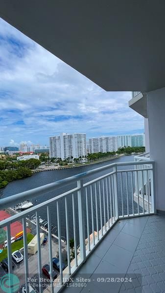 Image 41 of 58 For 18071 Biscayne Blvd  1201