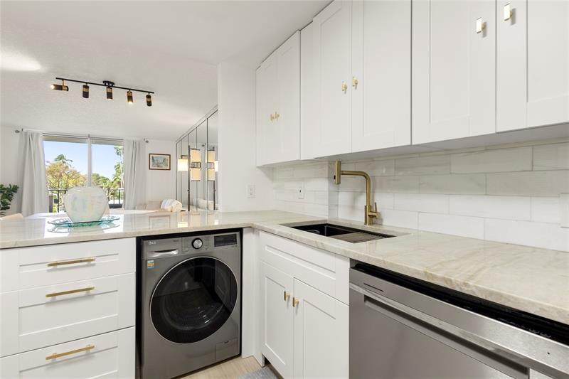 Image 18 of 65 For 2000 Ocean Blvd  2p