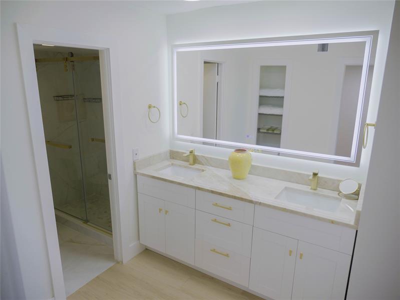 Image 44 of 65 For 2000 Ocean Blvd  2p