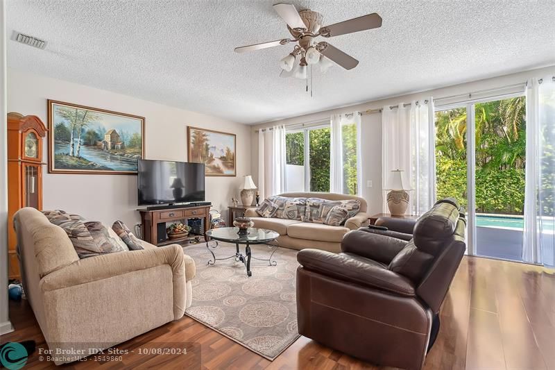 Image 17 of 42 For 15857 4th Ct