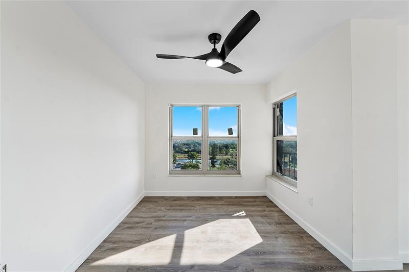 Image 10 of 28 For 4174 Inverrary Dr  1002