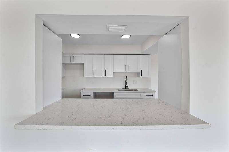 Image 11 of 28 For 4174 Inverrary Dr  1002