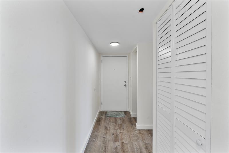 Image 14 of 28 For 4174 Inverrary Dr  1002