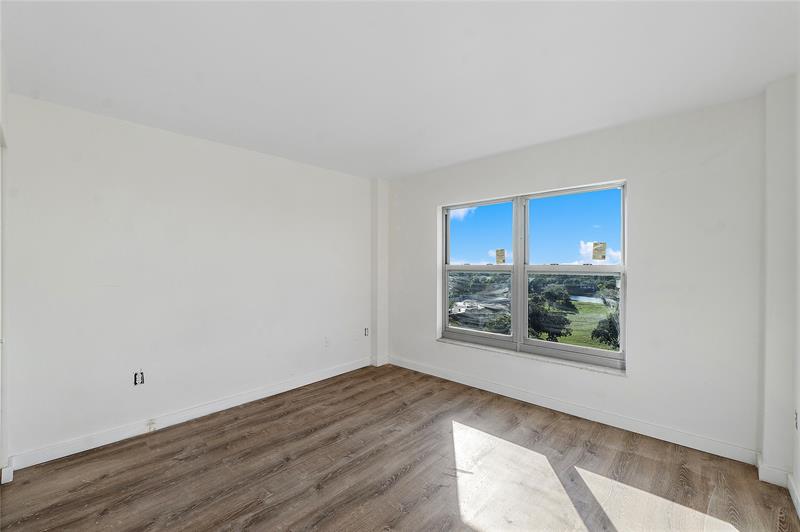 Image 17 of 28 For 4174 Inverrary Dr  1002