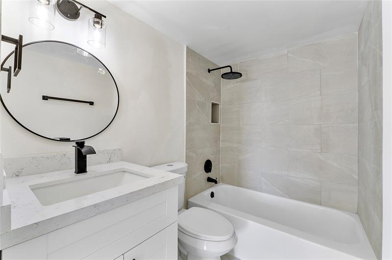 Image 19 of 28 For 4174 Inverrary Dr  1002