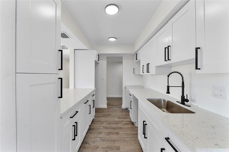 Image 2 of 28 For 4174 Inverrary Dr  1002