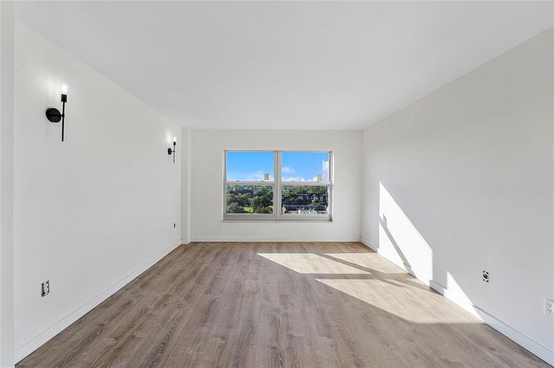 Image 23 of 28 For 4174 Inverrary Dr  1002