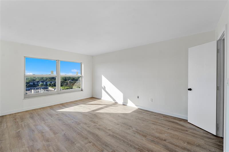 Image 25 of 28 For 4174 Inverrary Dr  1002