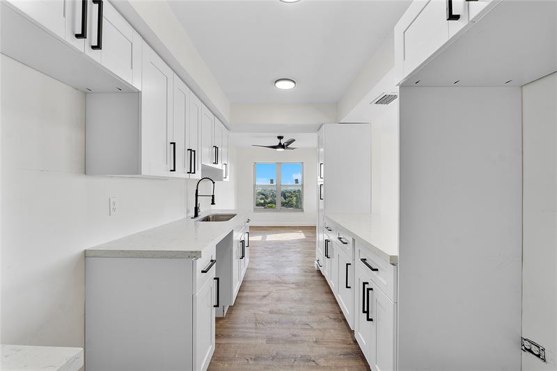 Image 6 of 28 For 4174 Inverrary Dr  1002