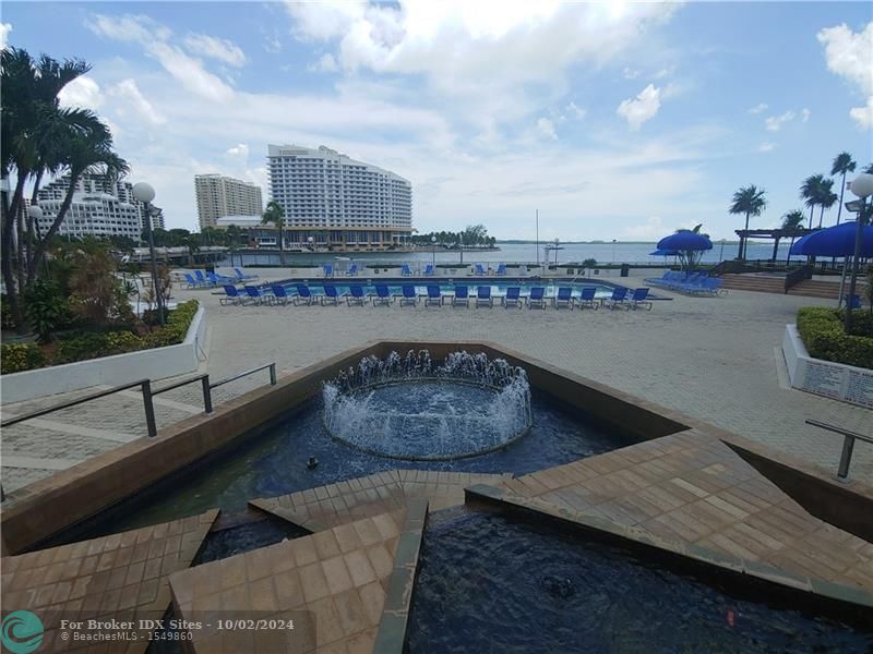 Image 18 of 30 For 905 Brickell Bay Dr  1924