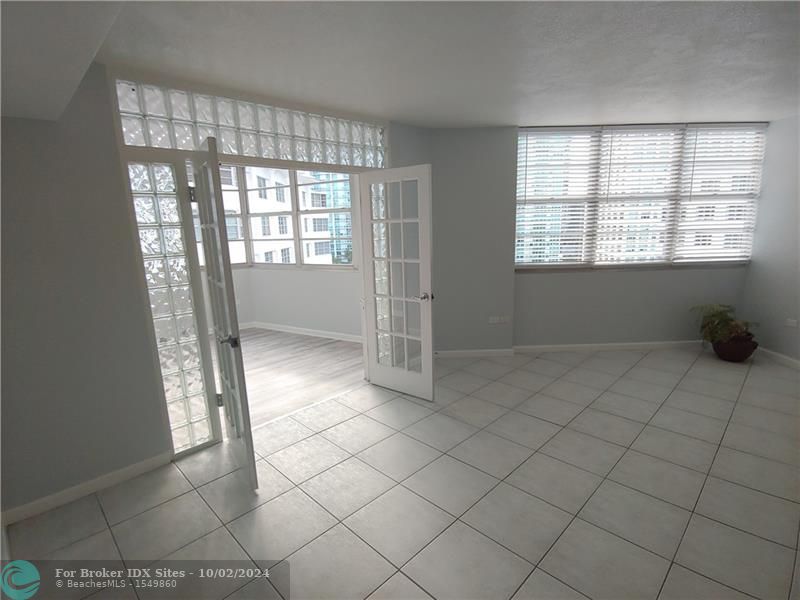 Image 6 of 30 For 905 Brickell Bay Dr  1924