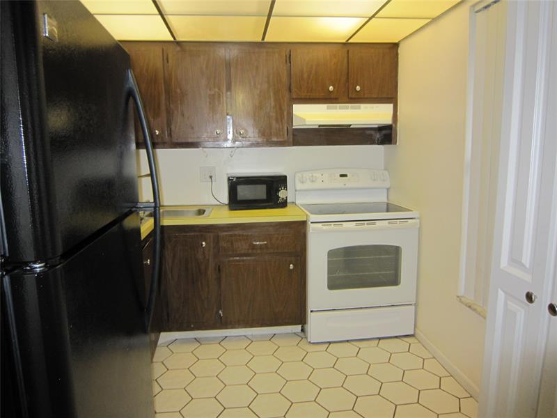 Image 5 of 12 For 6150 62nd St  107