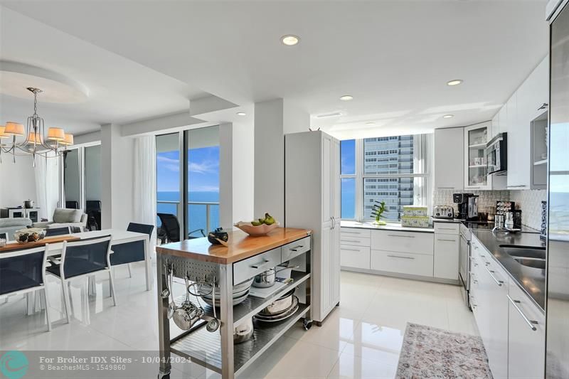 Image 11 of 43 For 4300 Ocean Blvd  10m