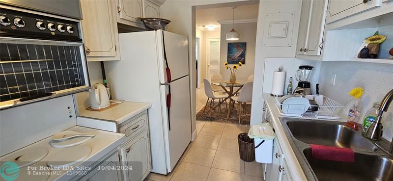 Image 6 of 21 For 2500 9th St  308