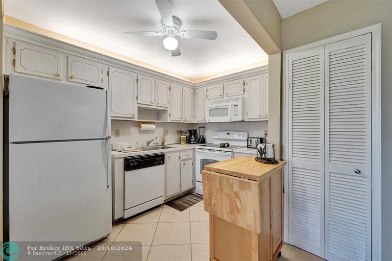 Image 30 of 46 For 4980 Sabal Palm Blvd  330