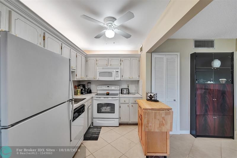 Image 32 of 46 For 4980 Sabal Palm Blvd  330