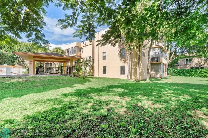 Image 31 of 43 For 8380 Lagos De Campo Blvd  102