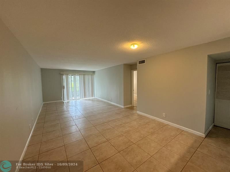 Image 10 of 17 For 5884 Morningstar Cir  106