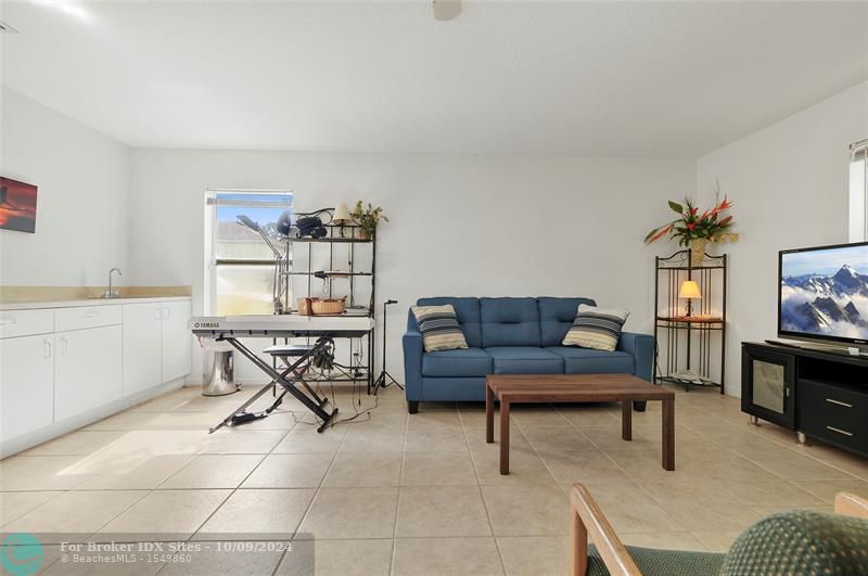 Image 11 of 16 For 2210 34th Street, Unit 5