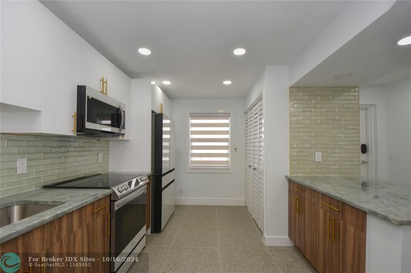 Image 10 of 60 For 2029 Ocean Blvd  511