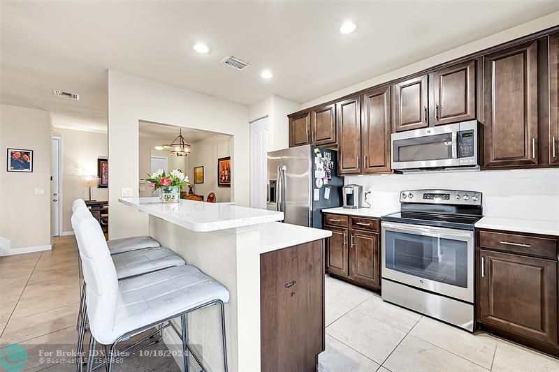 Image 11 of 35 For 9593 Town Parc Cir S  9593