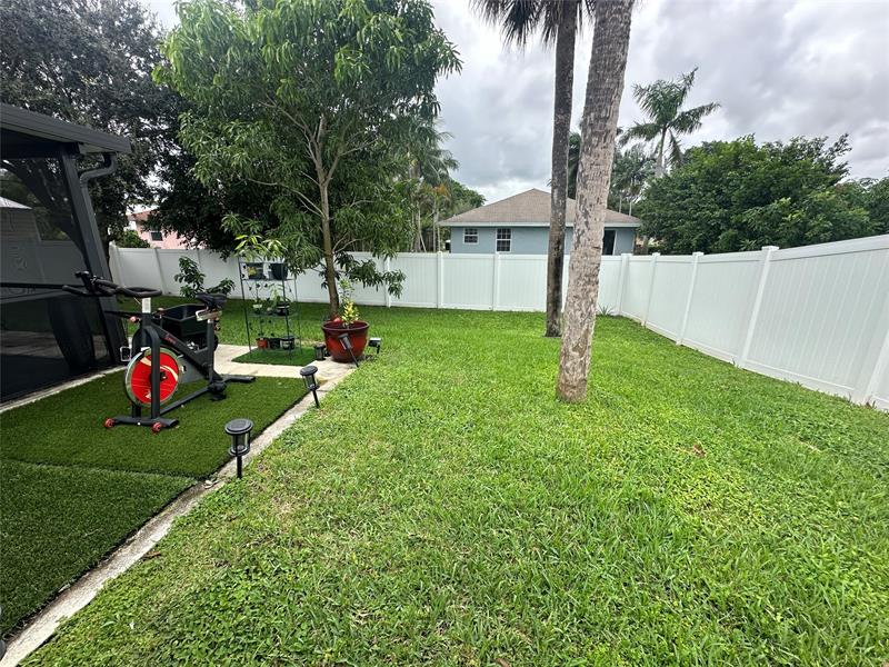 Image 22 of 43 For 547 1st Ave  
