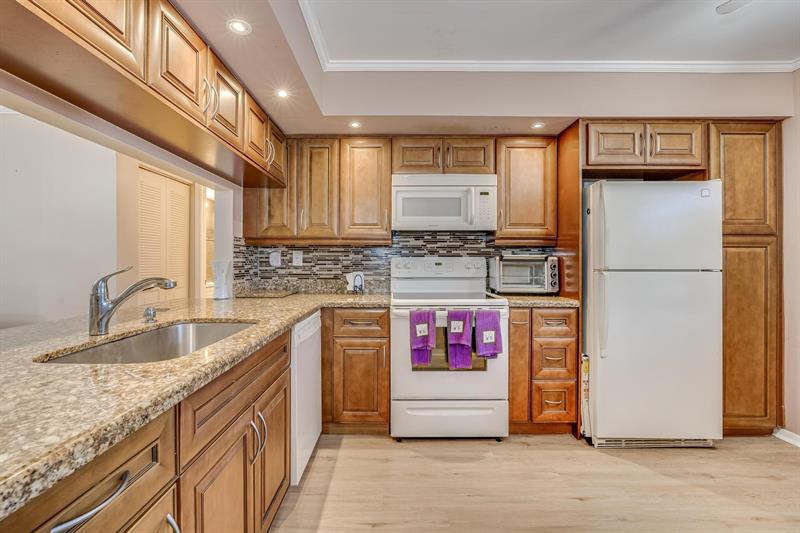 Image 2 of 41 For 2524 Nw 104th Ave  307
