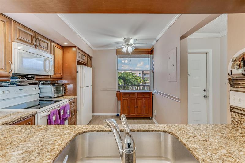 Image 3 of 41 For 2524 Nw 104th Ave  307