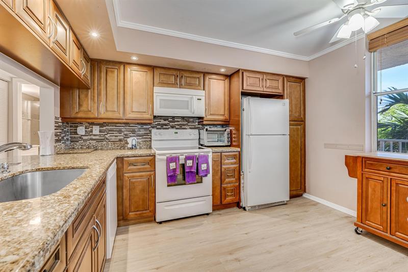 Image 4 of 41 For 2524 Nw 104th Ave  307