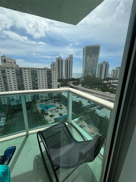 Image 5 of 11 For 19380 Collins Ave  1610