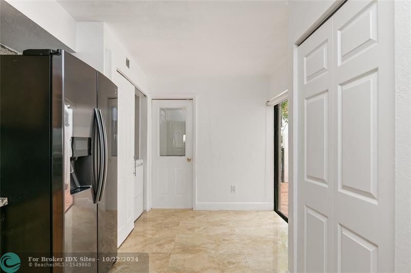 Image 14 of 44 For 3530 Magellan Cir  613