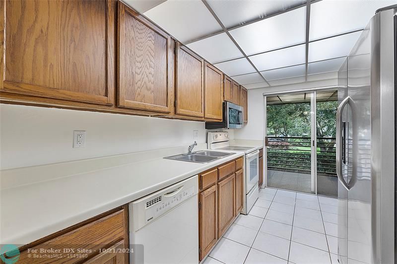 Image 4 of 14 For 2810 Riverside Dr  204b