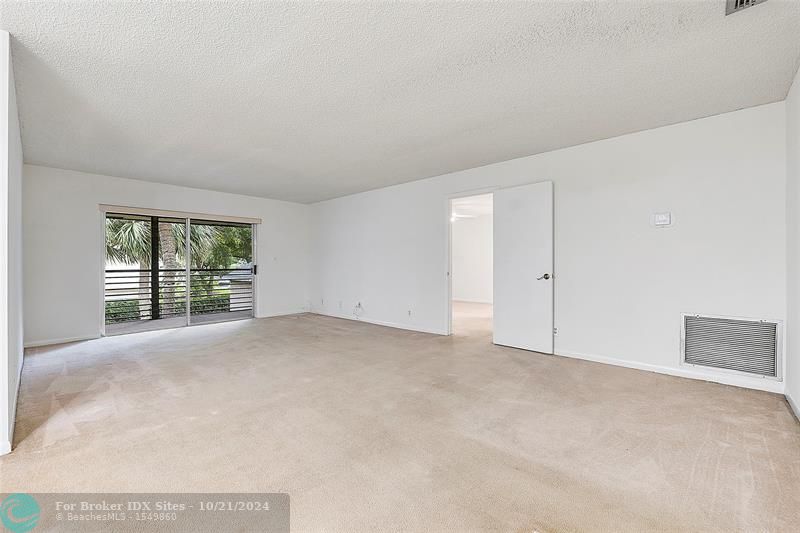 Image 8 of 14 For 2810 Riverside Dr  204b