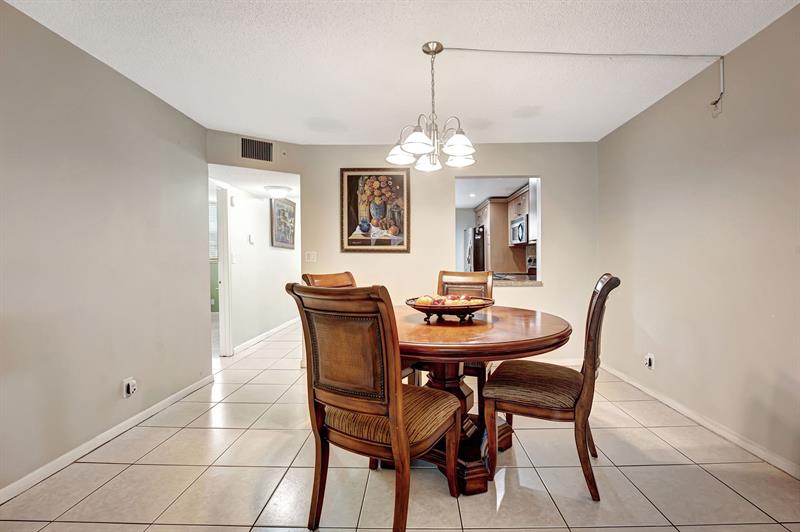 Image 10 of 39 For 2571 Aragon Blvd  322