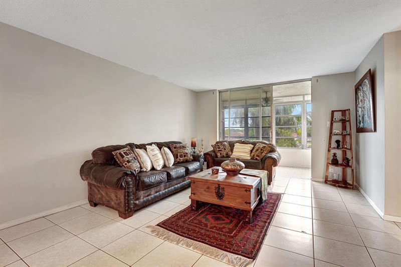 Image 11 of 39 For 2571 Aragon Blvd  322