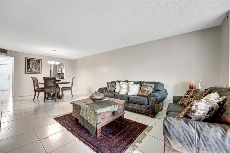 Image 13 of 39 For 2571 Aragon Blvd  322