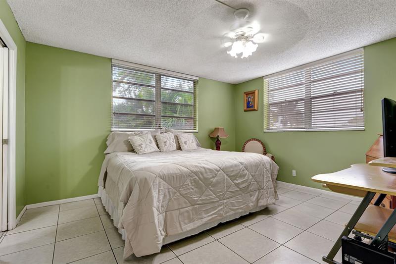 Image 14 of 39 For 2571 Aragon Blvd  322