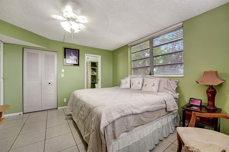 Image 15 of 39 For 2571 Aragon Blvd  322